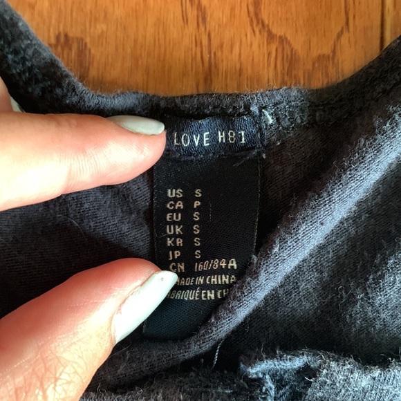 Gray tank top - Picture 3 of 3